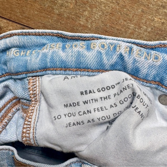 American Eagle Highest Rise 90’s Boyfriend Light Wash Distressed Jeans Size 00 - Picture 10 of 11